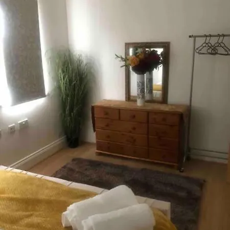 Stunning 3-bed House In Holiday home