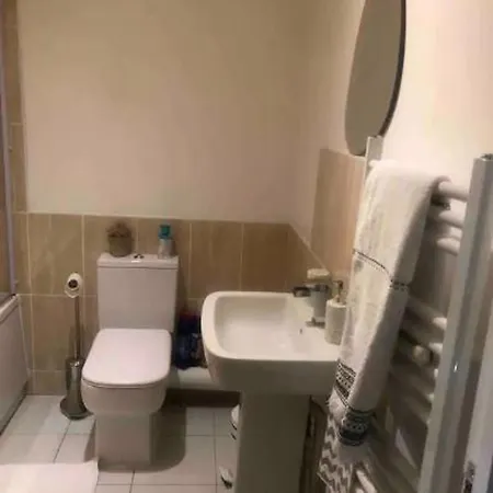 Stunning 3-bed House In * Bristol