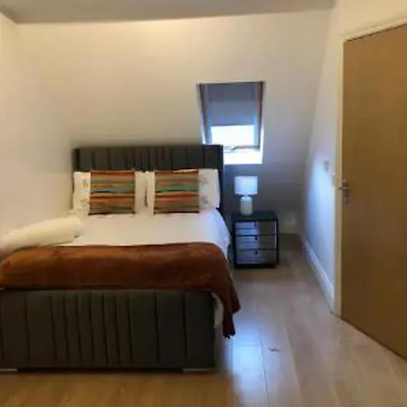 Ferienhaus 3 Bed House - Sleeps 6 - Garden - Parking *